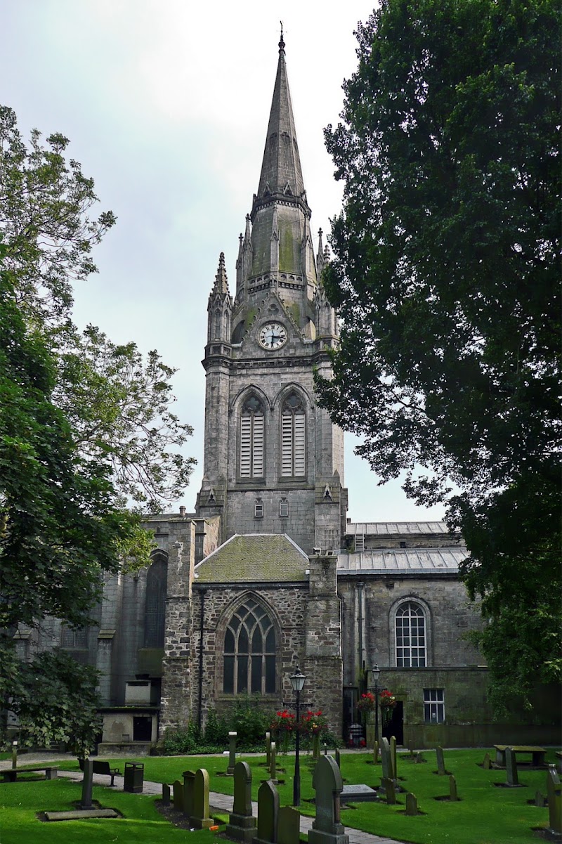🚶 Walk to Kirk of St Nicholas
