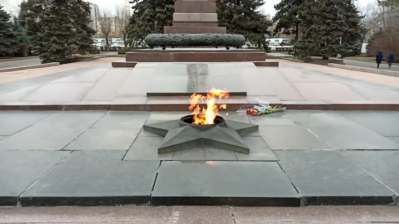 Аллея Героев и Тополь Победы