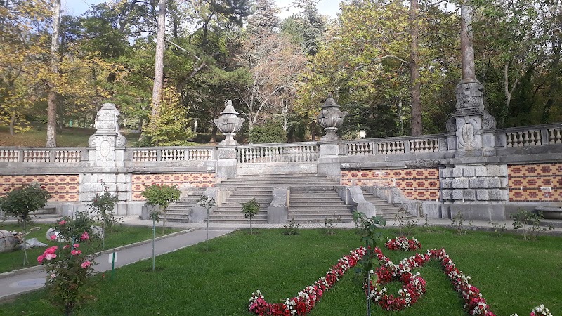 Массандровский парк и старинные гроты