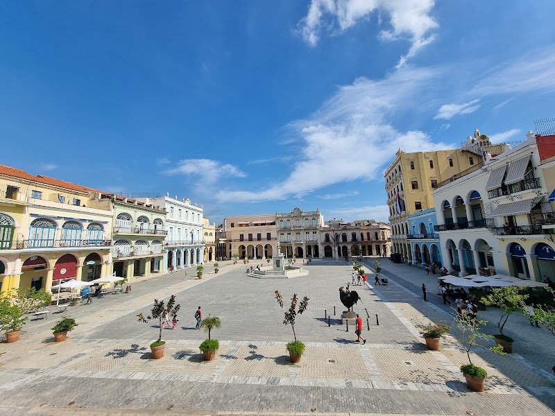 🚶 Walking transfer to Plaza Vieja