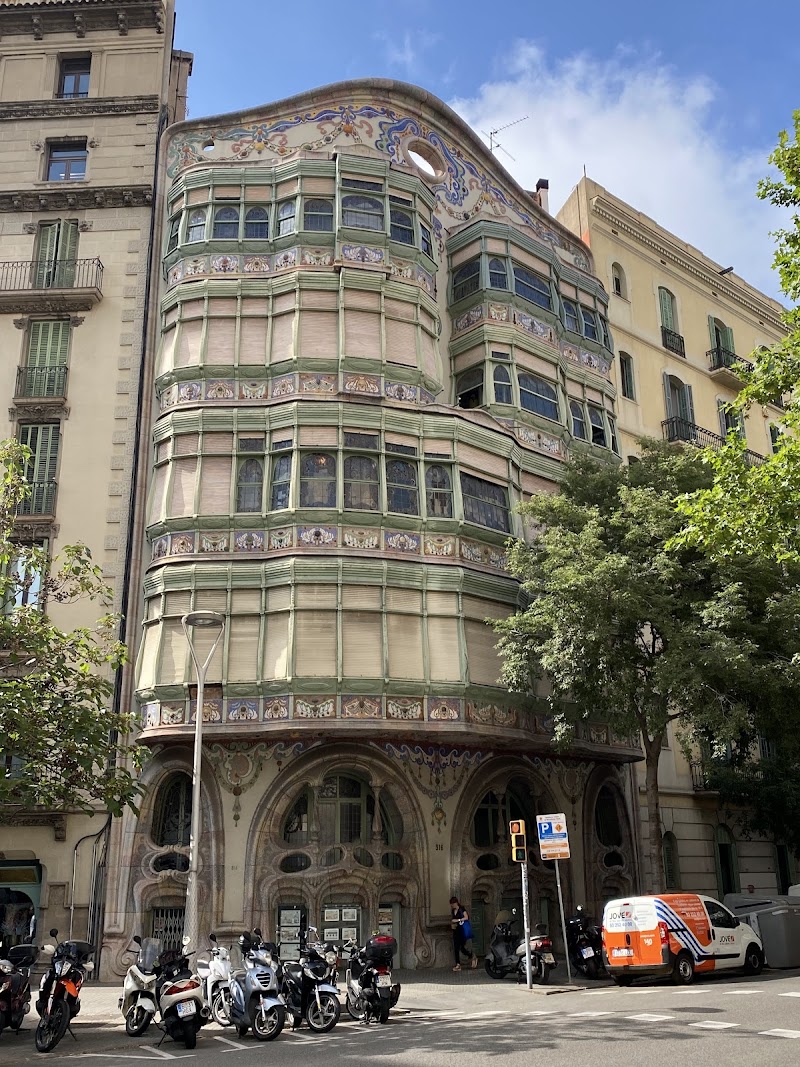 🚶 Walk to Casa Comalat