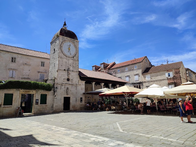 Gradska lođa i Sat kula + Palača Ćipiko
