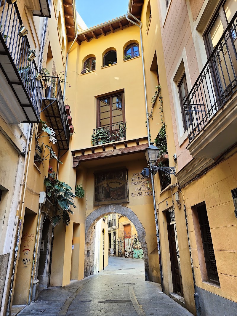 🚶 Walk to Portal de la Valldigna