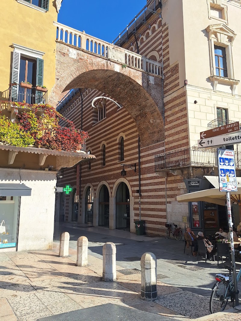 Piazza delle Erbe & Arco della Costa