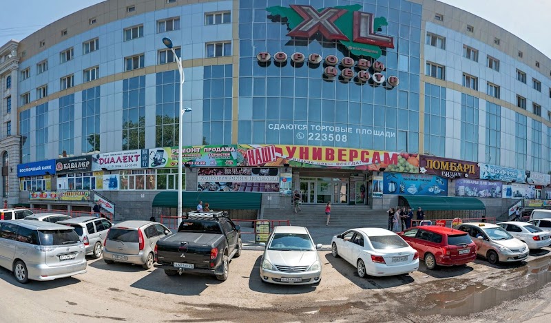 Центральная пешеходная улица и ТЦ Хуафу