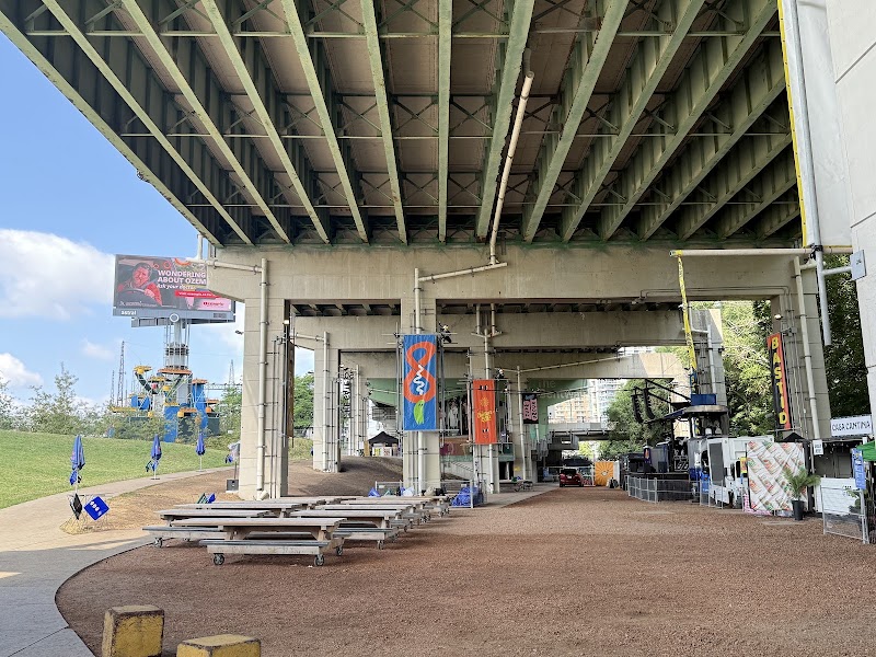 🚶 Переход к The Bentway