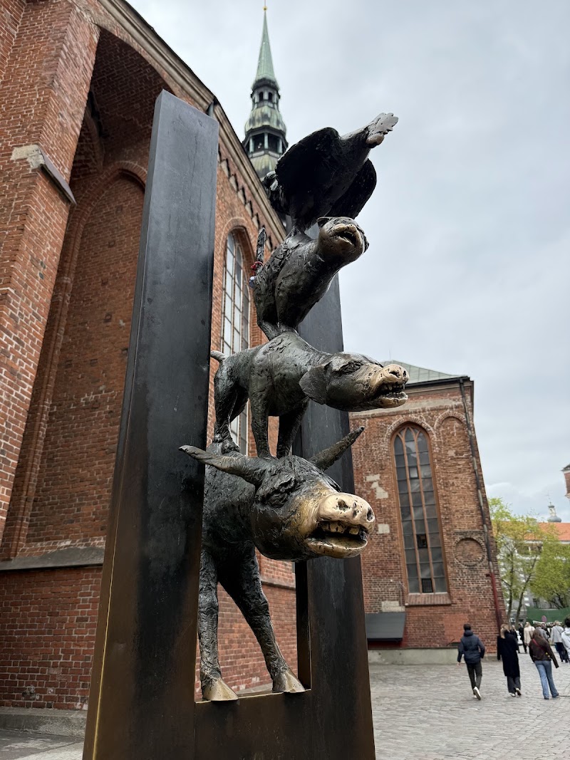 Памятник Бременским музыкантам
