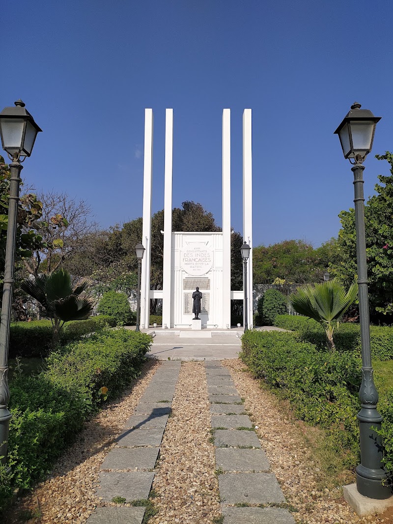 French War Memorial & Promenade Beach