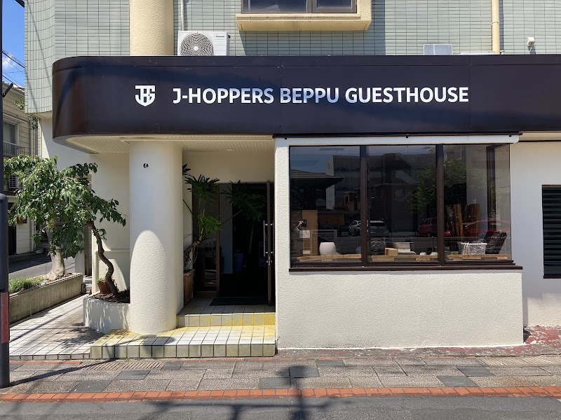 J-Hoppers Beppu Guesthouse, Беппу