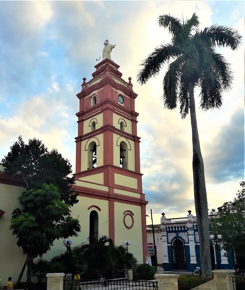Parque Ignacio Agramonte и Catedral