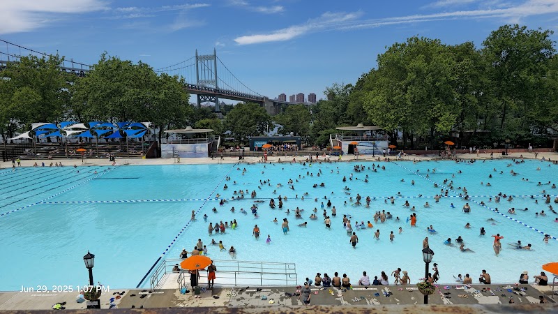 🚶 Walk to Astoria Park