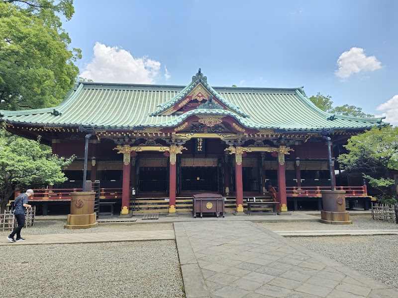 🚶 Walk to Nezu Shrine