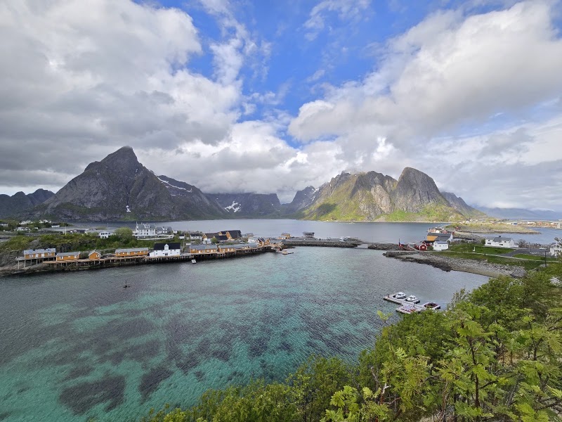 🚶 Walking to Sakrisøy