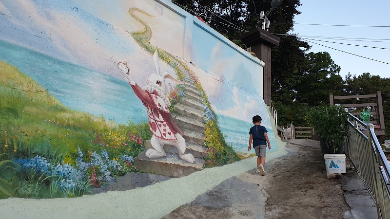 Sinsedong Mural Village