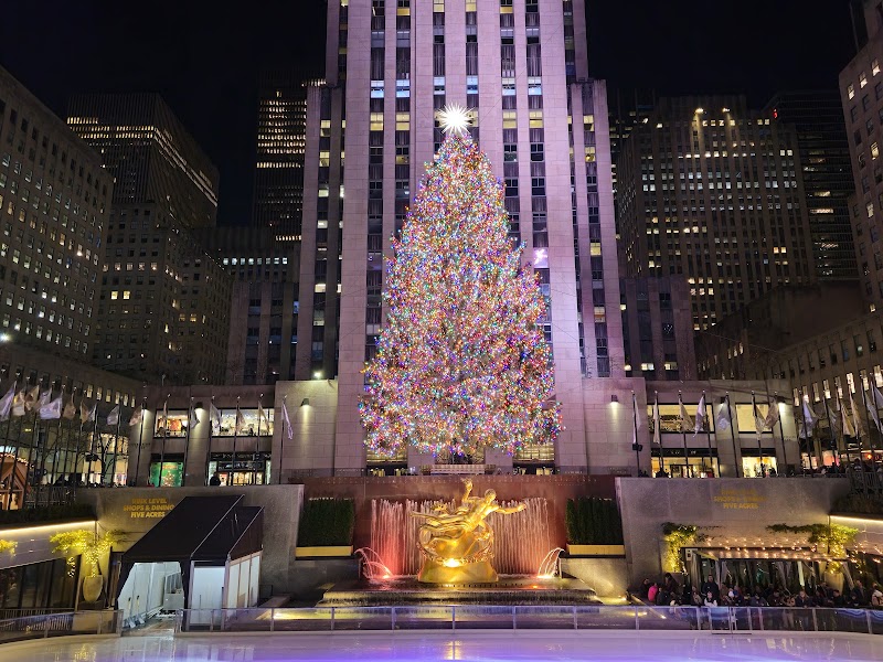 🚶 Walk to Rockefeller Center
