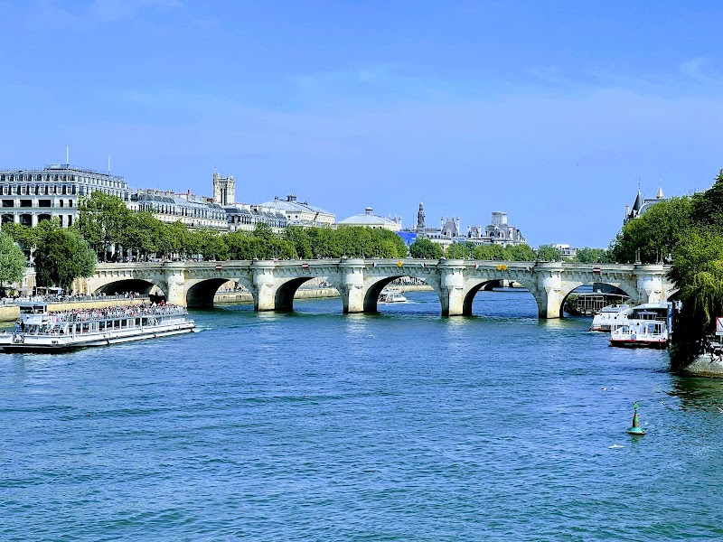🚶 Walk to Pont Neuf