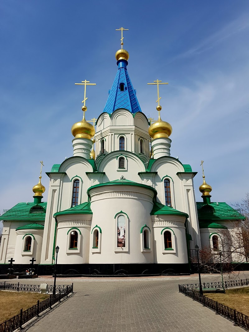 Кафедральный собор и Свято-Никольская церковь