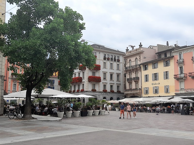 Piazza della Riforma & Via Nassa