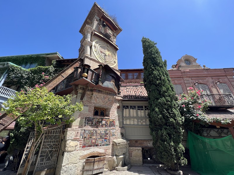 Часы Габриадзе и Шардени