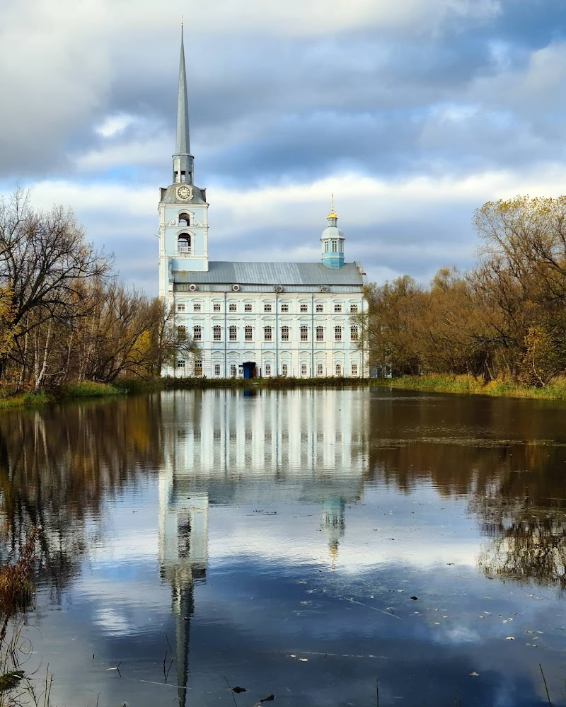 Петропавловский парк и Храм Петра и Павла