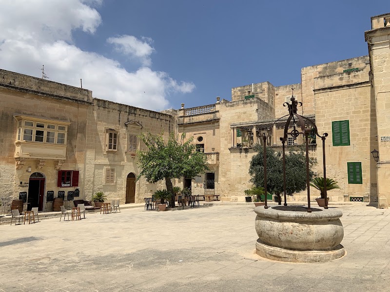 Площадь Мескита (Piazza Mesquita)