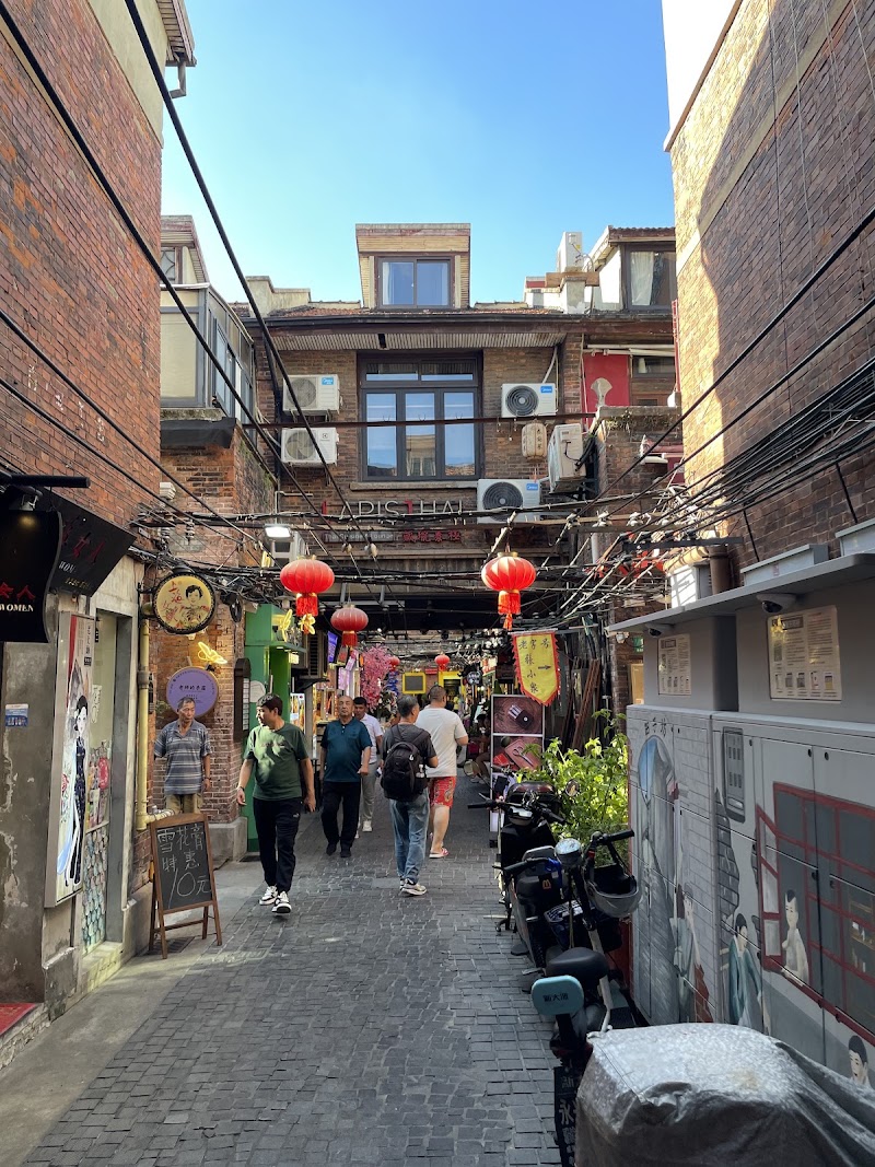 Улица Уканлу (Wukang Road) и здание Укан (Wukang Mansion)