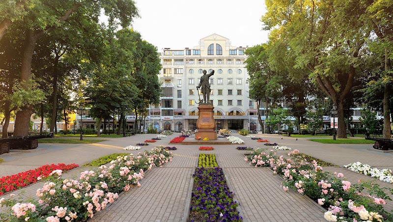 🚶 Пеший переход до Петровского сквера