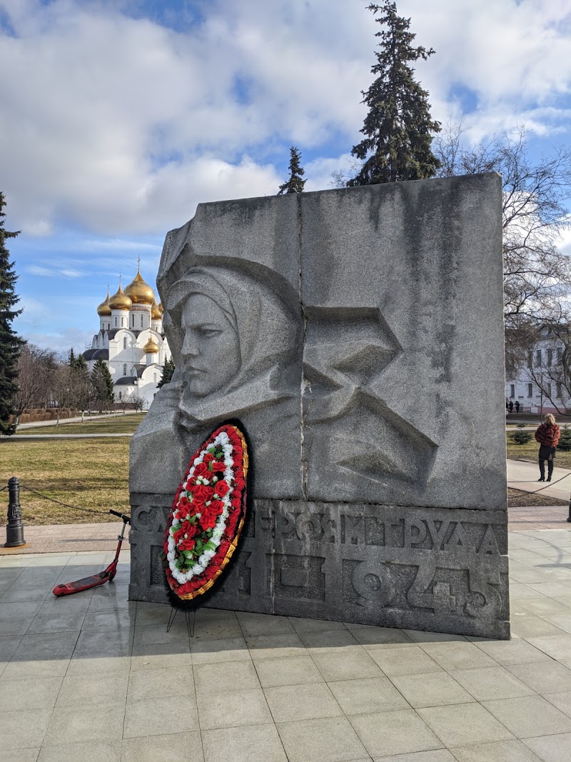 Демидовский сад и Успенский собор