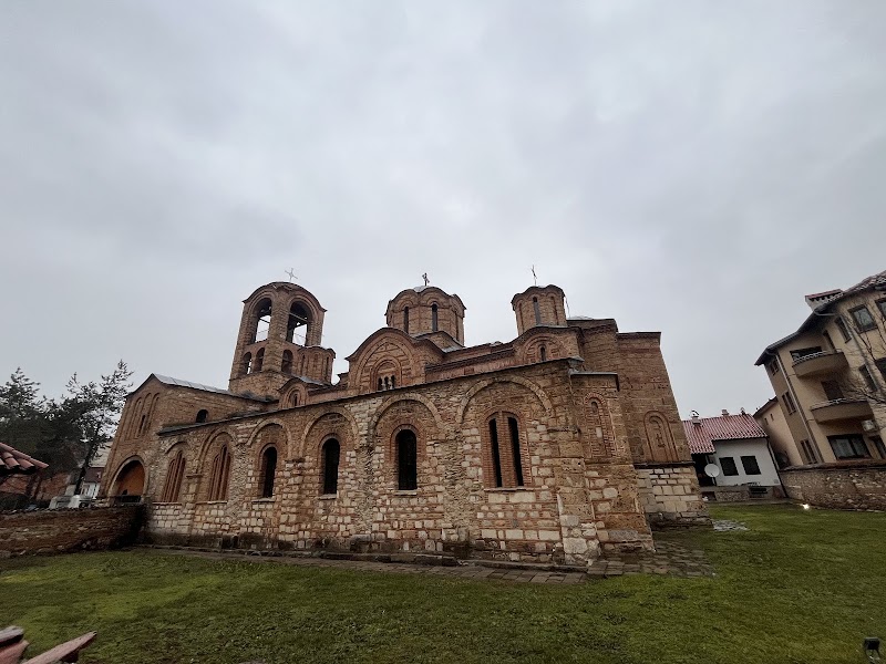 Площадь Шадерван и Старый каменный мост (Ura e Gurit)