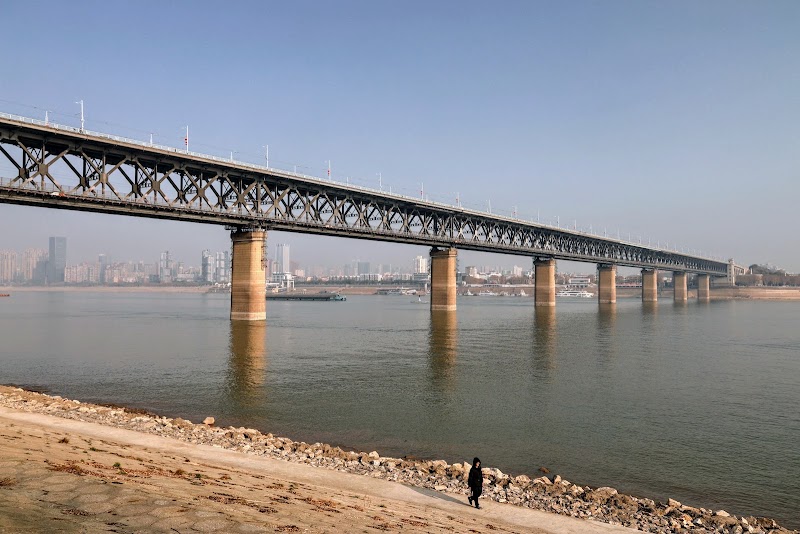 Уханьский мост через реку Янцзы (Wuhan Yangtze River Bridge) и набережная Ханьянмэнь