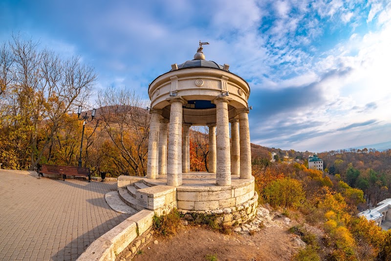 Парк Цветник и гора Горячая