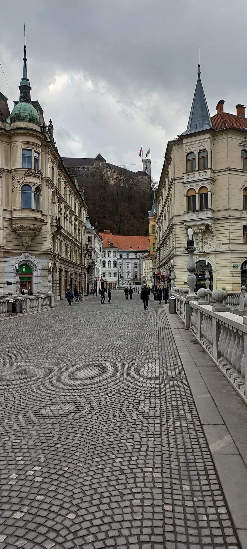 Prešernov trg и Tromostovje