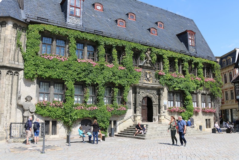 Marktplatz, Rathaus & Roland