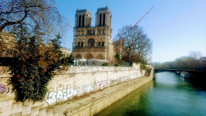 🚶 Walk to Latin Quarter