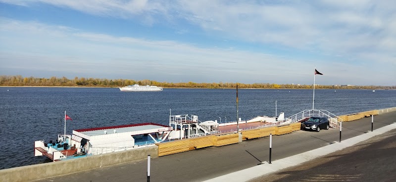 Нижне-Волжская набережная