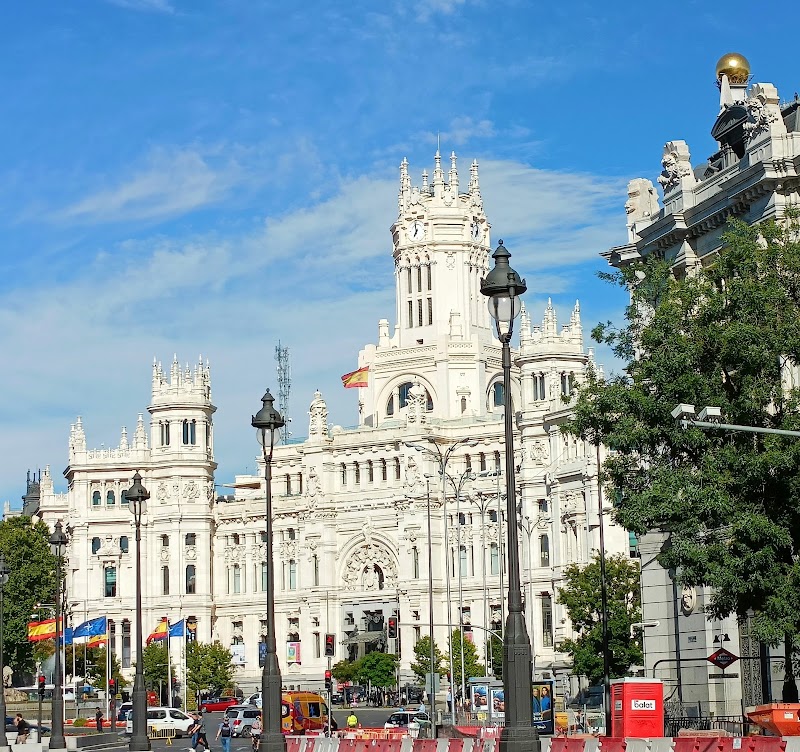 🚶 Walk to Plaza de Cibeles