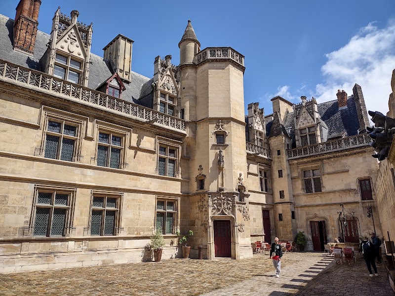 🚶 Walk to Musée de Cluny